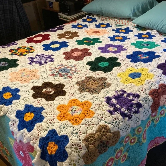VTG Floral Crochet Blanket - Multicolor - Picture 6 of 7